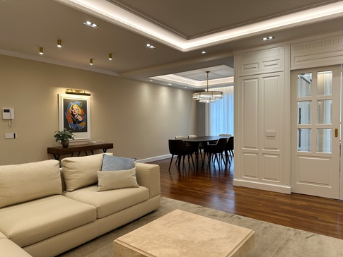 Soggiorno in stile contemporaneo di 47 di Studio Gaetano Riccardelli