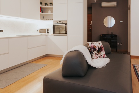 Open Space in stile moderno di 50 di design by very