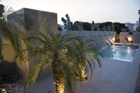 Piscina in stile minimal di 220 di K1_Art_Studio