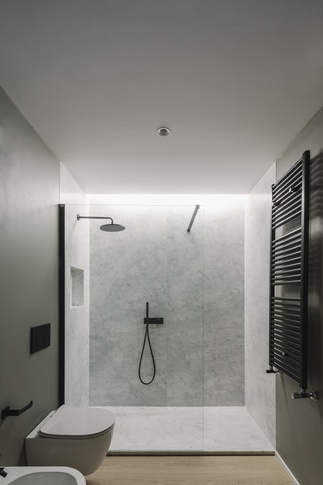 Bagno in stile contemporaneo di 5 di Tramas