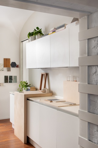 Soggiorno in stile contemporaneo di 65 di Francesca Delicato_architettura e design