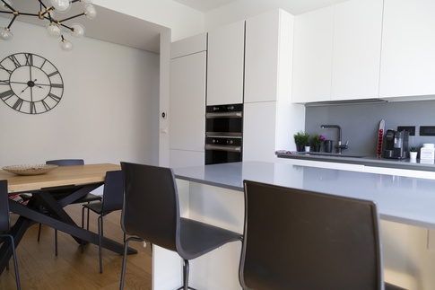 Open Space in stile moderno di 37 di Valentina Solera Architetto