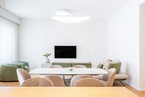 Open Space in stile contemporaneo di 40 di Studio Nakse