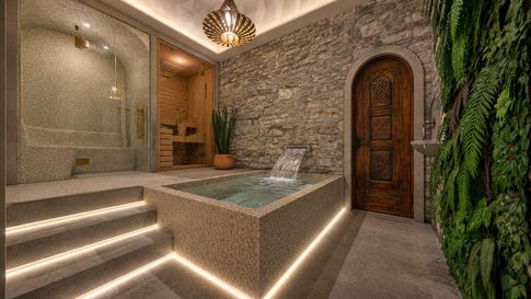 Piscina in stile classico di 6 di JFD Juri Favilli Design