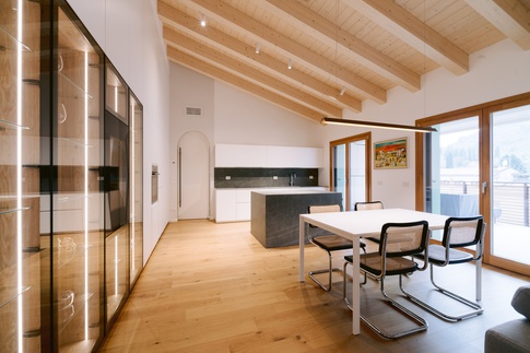 Open Space in stile moderno di 40 di Christian Tezza Architetto