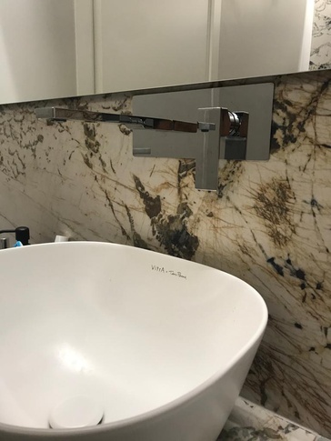 Bagno in stile contemporaneo di 8 di IMA STUDIO