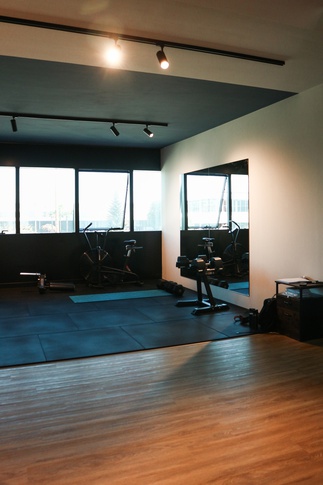 Palestra in stile moderno di 65 di Studio LABventinove