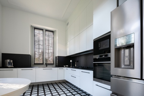 Cucina in stile contemporaneo di 15 di 5.1 Code srl
