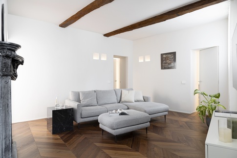 Soggiorno in stile contemporaneo di 20 di Andrea Benedetti Architetto
