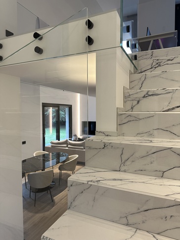 Soggiorno in stile moderno di 70 di Vittoria Ostini