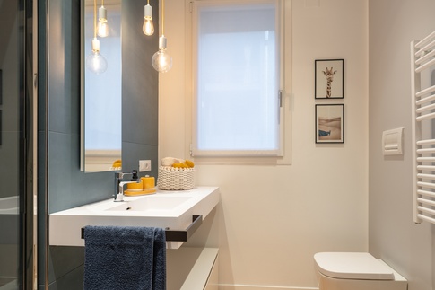 Bagno in stile contemporaneo di 5 di Annalisa Carli Architetto Bagno in stile contemporaneo di 5 di Annalisa Carli Architetto