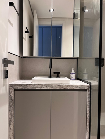 Bagno in stile moderno di 3 di Guzlive