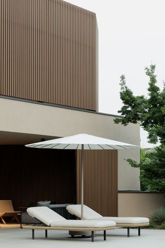 Piscina in stile minimal di 30 di Cariolato Arredamenti Piscina in stile minimal di 30 di Cariolato Arredamenti