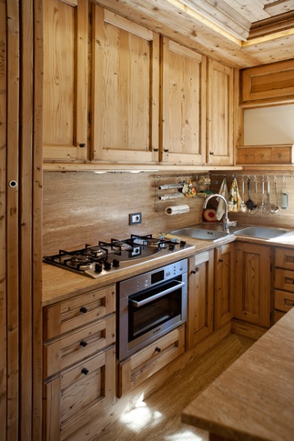 Cucina in stile rustico di 32 di Elena Vigano' Architetto