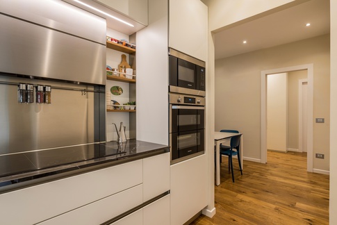 Cucina in stile contemporaneo di 18 di As architettura