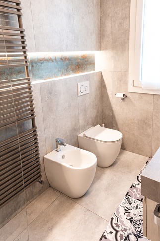 Bagno in stile contemporaneo di 6 di AD Design