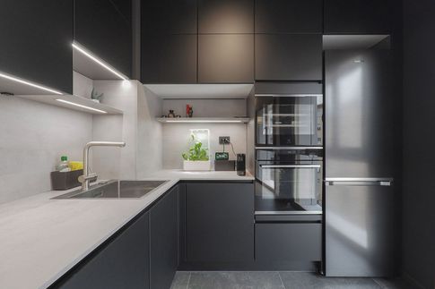 Cucina in stile moderno di 8 di Desearq studio - architettura e interior design