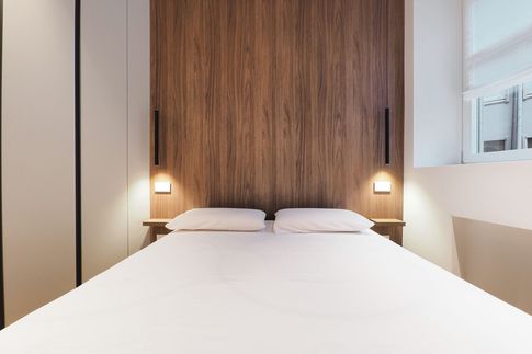 Camera da Letto in stile contemporaneo di 12 di Desearq studio - architettura e interior design