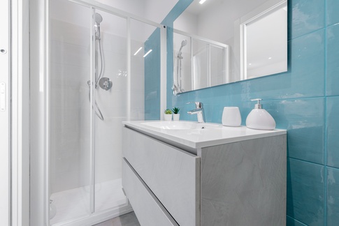 Bagno in stile contemporaneo di 5 di Ristrutturabilmente Bagno in stile contemporaneo di 5 di Ristrutturabilmente