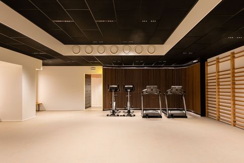 Palestra in stile contemporaneo di 170 di Frame Farm - Architecture & Design