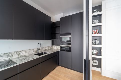 Cucina in stile contemporaneo di 11 di Technical Works SRL