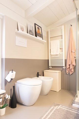 Bagno in stile contemporaneo di 7 di Micro Interior Design