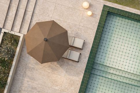 Piscina in stile contemporaneo di 25 di EmmePi Architettura