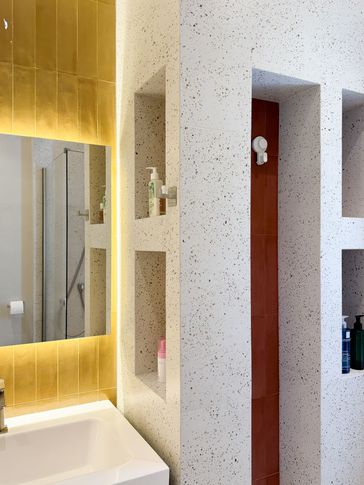 Bagno in stile contemporaneo di 8 di Studio Gaetano Riccardelli Bagno in stile contemporaneo di 8 di Studio Gaetano Riccardelli
