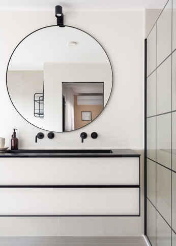 Bagno in stile moderno di 8 di NOMADE ARCHITETTURA Bagno in stile moderno di 8 di NOMADE ARCHITETTURA