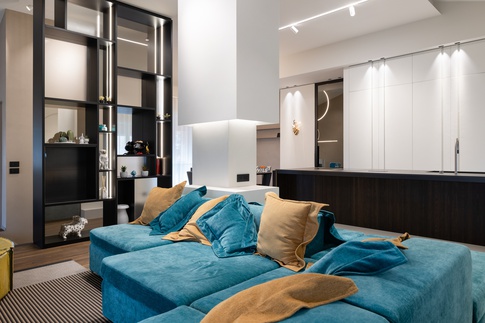 Soggiorno in stile contemporaneo di 50 di Abitacolo Interni