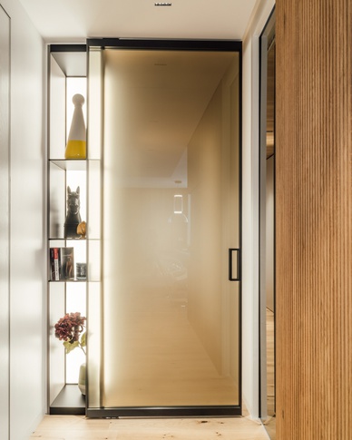 Corridoio in stile contemporaneo di 11 di Francesco Cardano Interior Designer