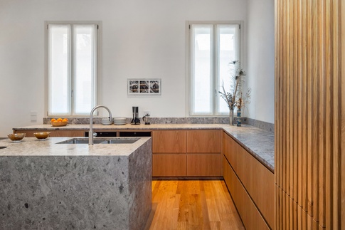 Open Space in stile contemporaneo di 70 di Arredamenti Andalo