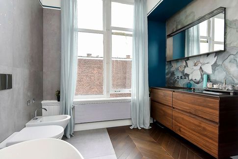 Bagno in stile moderno di 10 di Equus Architects