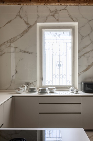 Open Space in stile moderno di 140 di CarnetCasa Open Space in stile moderno di 140 di CarnetCasa