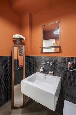 Bagno di Servizio in stile contemporaneo di 3 di Bossi Vigorito Building Interior