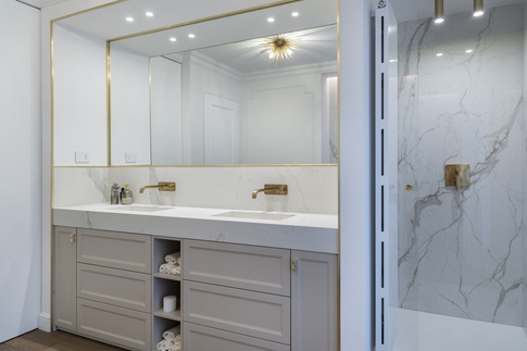 Bagno in stile contemporaneo di 10 di Pamela Camposano Ingegnere Architetto