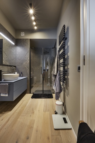 Bagno in stile transitional di 6 di Arar Studio di Arar Muna Isabella Bagno in stile transitional di 6 di Arar Studio di Arar Muna Isabella