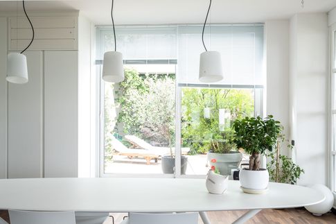 Veranda in stile moderno di 50 di Bossi Vigorito Building Interior