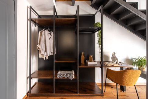 Camera da Letto in stile soft industrial di 25 di Marila Fasulo Architetto