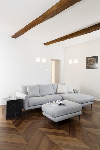 Soggiorno in stile contemporaneo di 20 di Andrea Benedetti Architetto