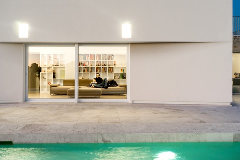 Piscina in stile moderno di 100 di eutropia architettura