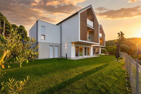 Facciata in stile contemporaneo di 440 di Debora Venturi