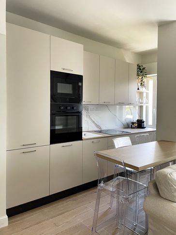 Open Space in stile contemporaneo di 25 di Silvia Aquilani . Design studio