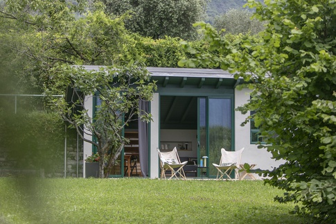 Giardino in stile contemporaneo di 1 di Chantal Forzatti architetto