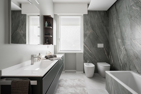 Bagno in stile moderno di 7 di Annalisa Carli Architetto