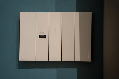 Camera da Letto in stile contemporaneo di 12 di FCInteriorDesignStudio |