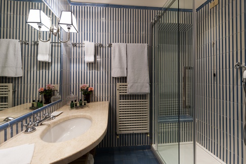 Bagno in stile contemporaneo di 8 di Marino Casini fotografia Bagno in stile contemporaneo di 8 di Marino Casini fotografia