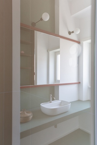 Bagno di Servizio in stile contemporaneo di 15 di PERIMETRI studio