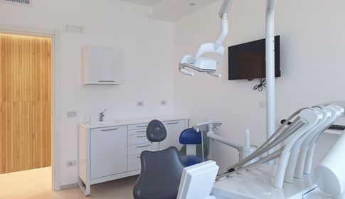 Studio in stile contemporaneo di 20 di ValentinaZoccoArchitetto