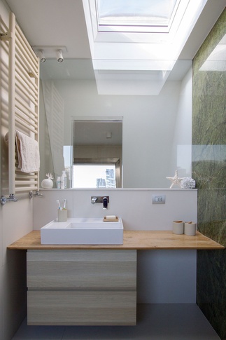 Bagno in stile contemporaneo di 9 di OZ Interiors Bagno in stile contemporaneo di 9 di OZ Interiors